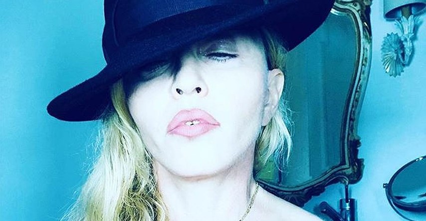 Madonnu napali zbog selfieja u toplesu: "Pokazuješ sise u 60. godini"