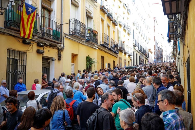 Stotine prosvjednika u Madridu podržavaju referendum o neovisnosti Katalonije