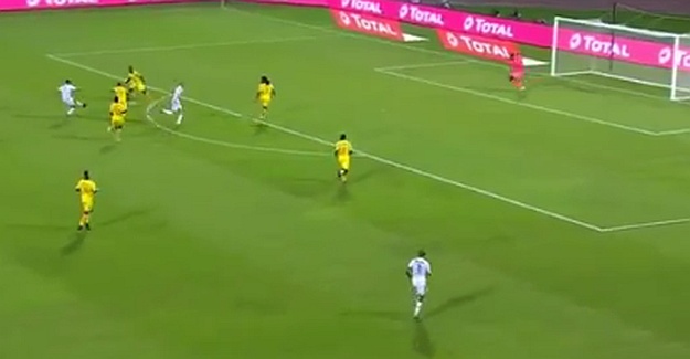 VIDEO Najbolji nogometaš Afrike s dva sjajna gola spasio Alžir protiv Zimbabvea