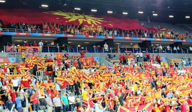Bratstvo i jedinstvo u Areni: Hrvati navijaju s Makedoncima