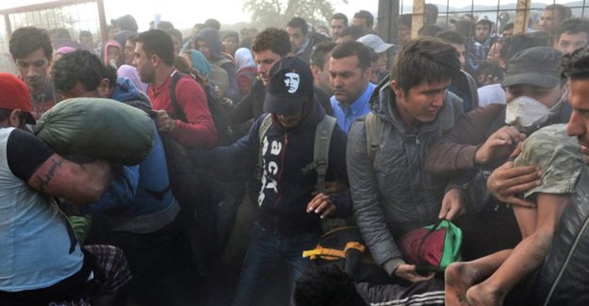 Makedonska policija blatnjave i pokisle izbjeglice mlatila pendrecima