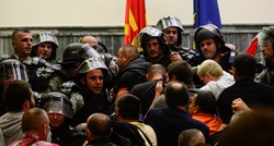 KAOS U MAKEDONIJI Demonstranti ušli u parlament, mlatili političare i držali ih kao taoce, upali i specijalci