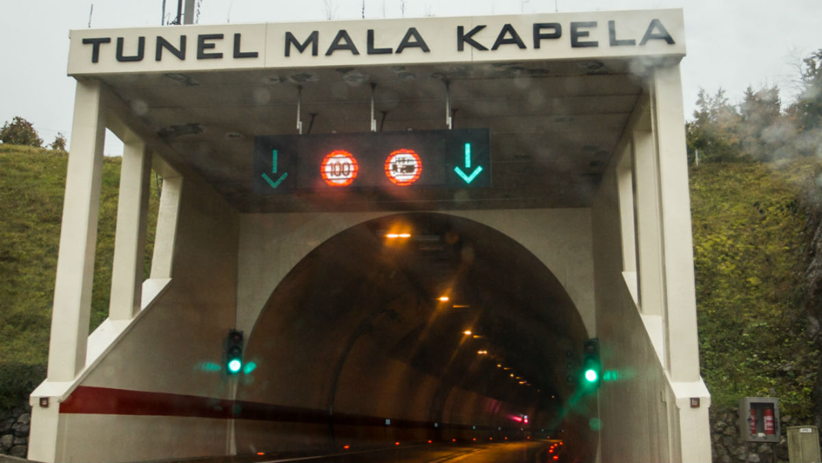 Teška nesreća na autocesti kod Male Kapele: Žena poginula, šest ozlijeđenih