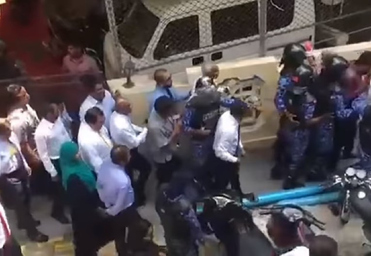 VIDEO Na Maldivima proglašeno izvanredno stanje, uhićen bivši predsjednik