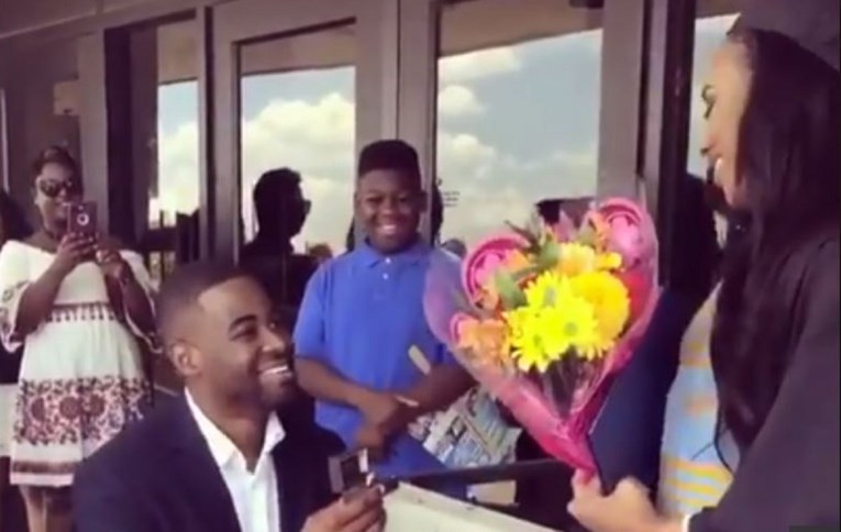 Zaprosio je na dodjeli diplome i razljutio mnoge: "Ona uopće nije sretna"