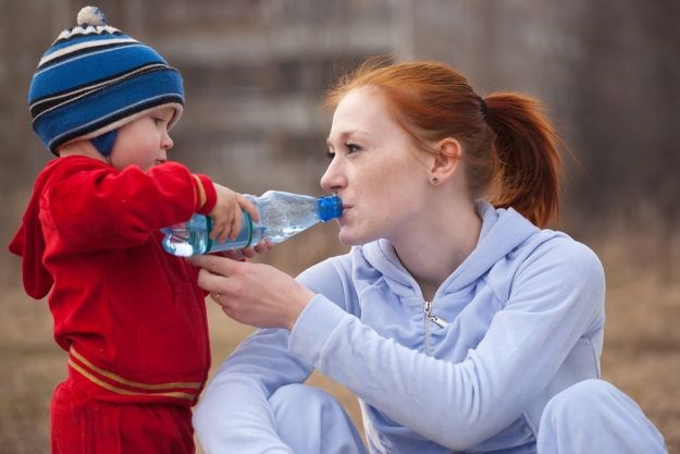 Dehidracija: Uzrok jutarnjih mučnina, sporijeg rasta djeteta, astme, autoimunih bolesti...