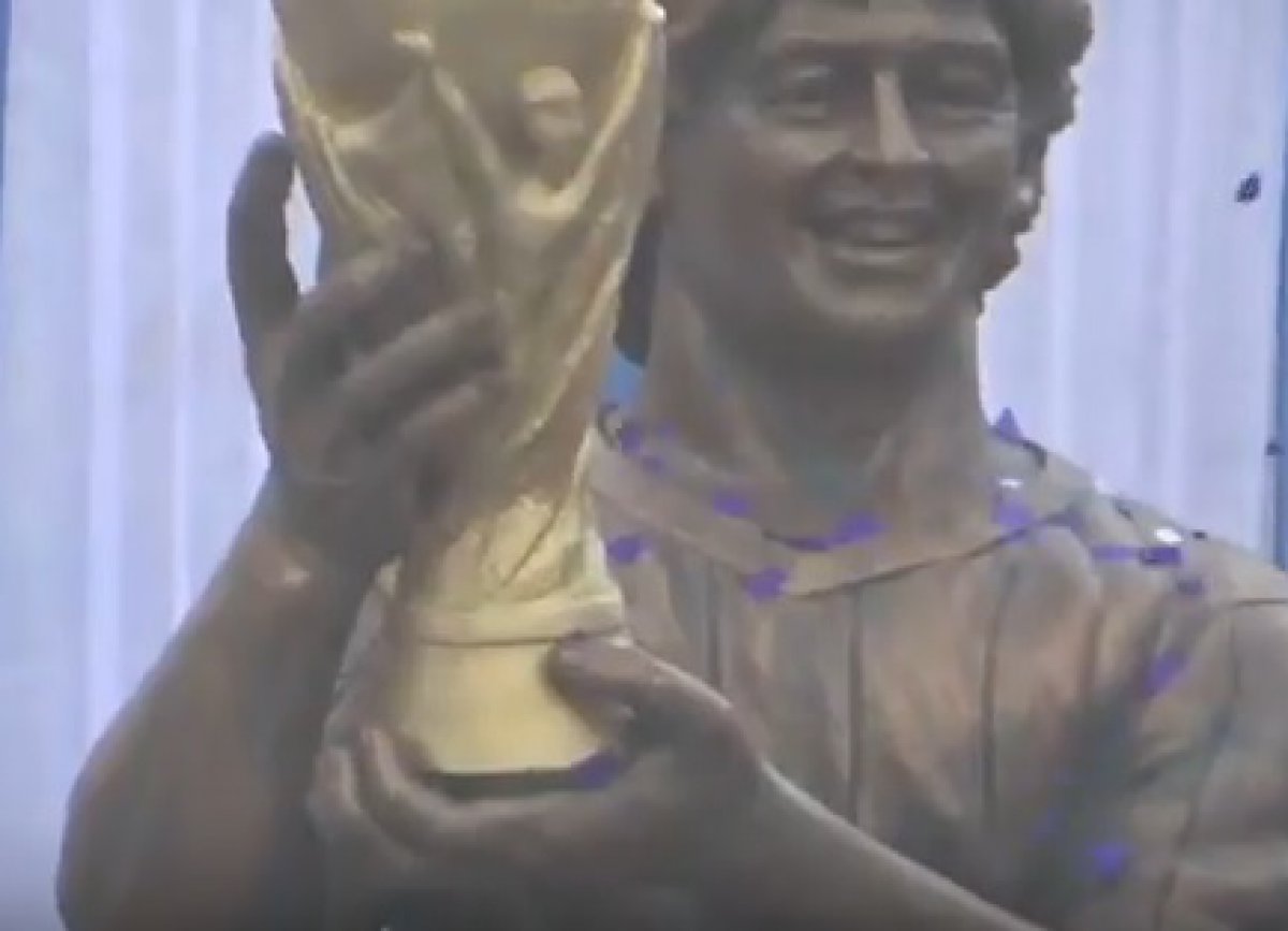 Ronaldo više nije vlasnik najbizarnije biste: Pogledajte Maradoninu u Indiji