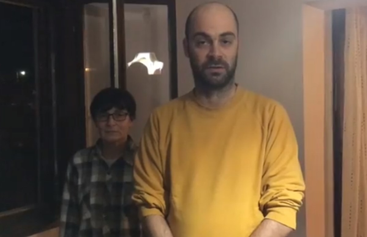 VIDEO Srpski odgovor na čestitku "Mama, molim te" ima neočekivano brutalan završetak