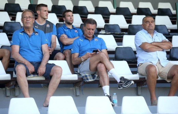 Navijači ga vrijeđali, a evo što je Mamić radio na utakmici između Dinama i Vardara