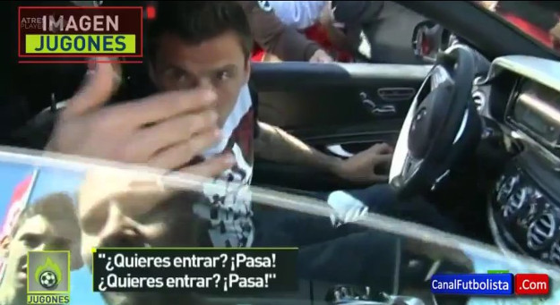 Mandžo bijesan na snimatelja koji se usudio približiti njegovom autu: "Hajde, ulazi unutra!"