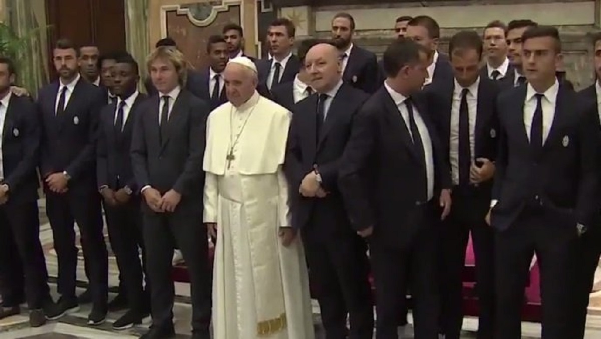 PAPA BLAGOSLOVIO MANDŽUKIĆA I dobio dres Juventusa