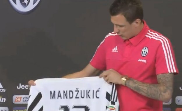 Stotine navijača na predstavljanju Mandžukića: "Drago mi je da više ne moram igrati protiv Juventusa"