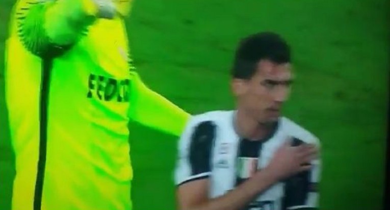 BRAVO MANDŽO Oduševio fair playom, zapljeskala mu i legenda Juventusa