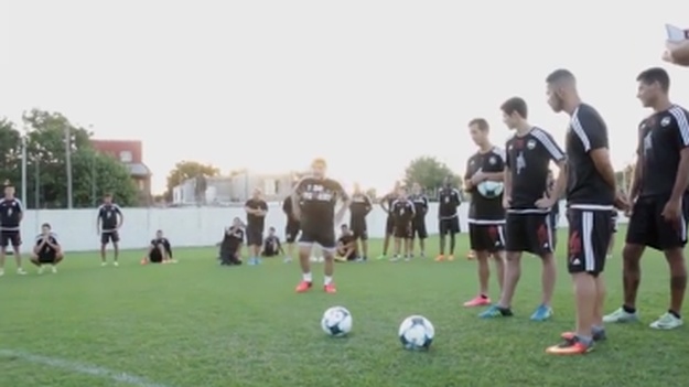 VIDEO I s 56 godina Maradona ima briljantan udarac