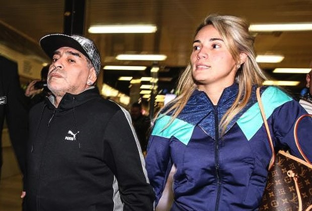 FOTO Evo tko je plavokosa ljepotica s kojom je Maradona stigao u Zagreb
