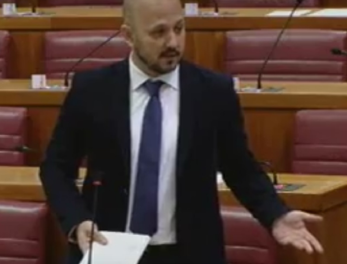 VIDEO Maras podivljao u saboru: "Neću sjesti! Kaj ćeš ti meni govoriti!"
