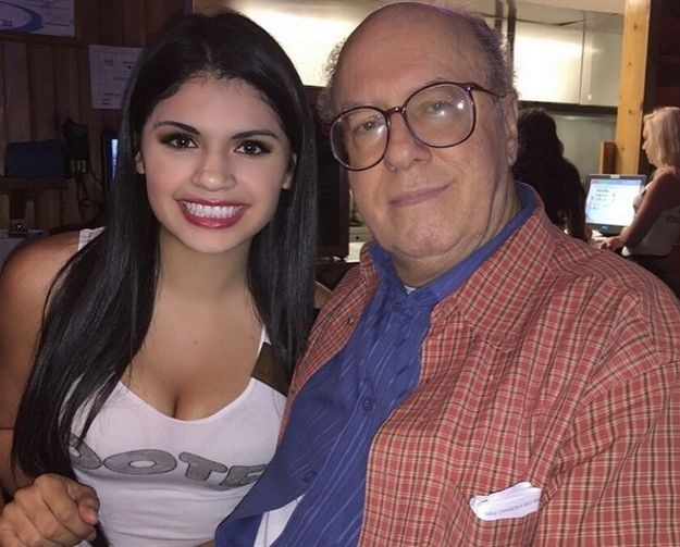 Lijepa konobarica iz Hootersa donirala bubreg vjernom gostu