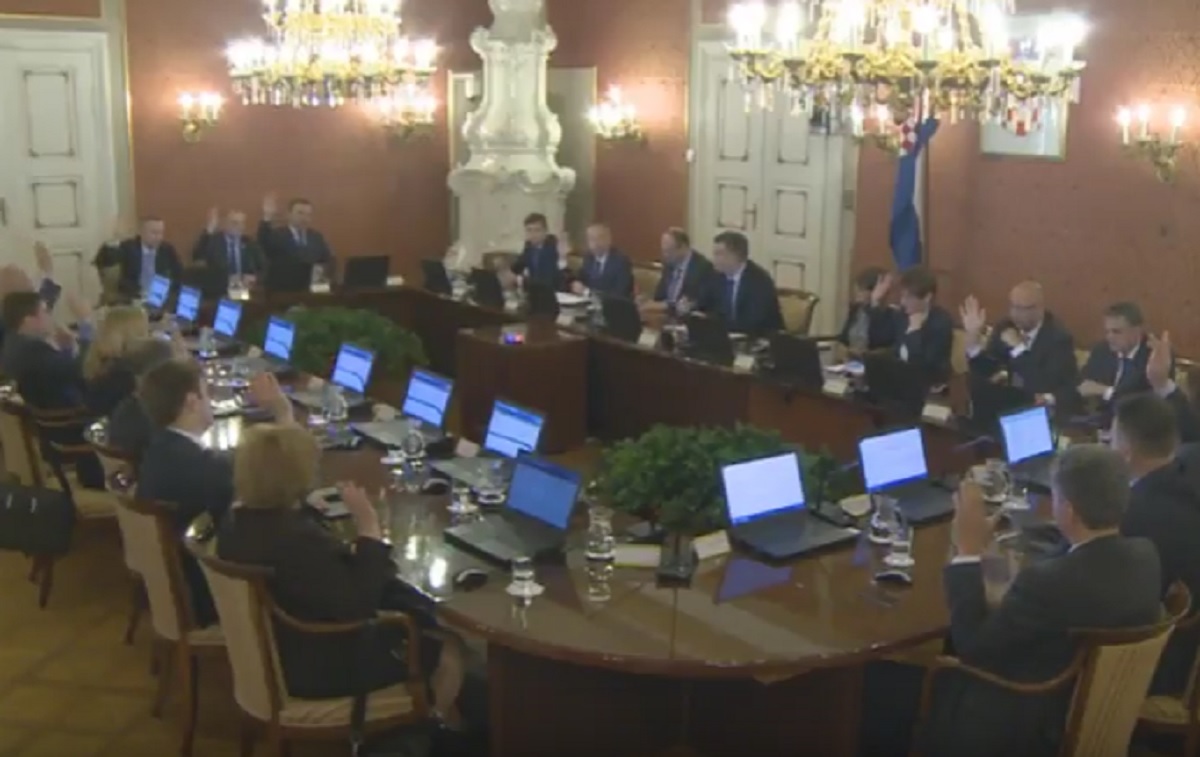 Marić tjednima govorio kako se izuzima od odluka o Agrokoru, a danas glasao za Ramljaka