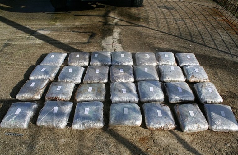 Policija ulovila dvojicu zagrebačkih dilera, zaplijenjeno preko 45 kilograma marihuane