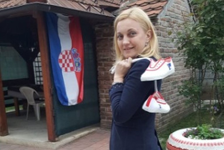 Marijana Petir poput "kočijašice" Kolinde reklamirala tenisice pa joj se omaklo nešto čudno na fotki