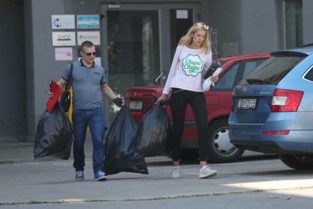 FOTO Saša joj nosio vreće: Marina suznih očiju pokupila stvari iz stana bivšeg zaručnika