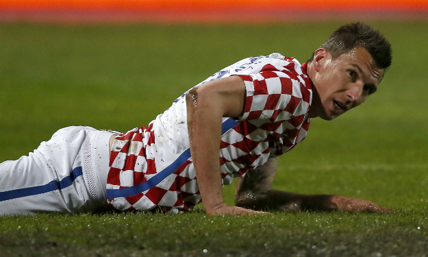 Uefa ima plan za Euro: Nema više bacanja u šesnaestercu i valjanja po terenu