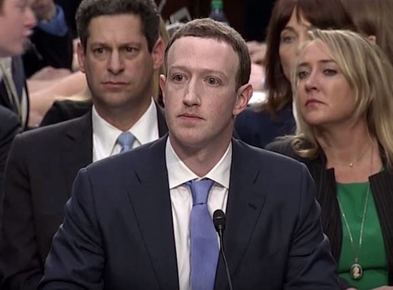 "Izdrži još malo u svom ljudskom obliku": Internet brutalno sprda Zuckerberga nakon svjedočenja u Senatu