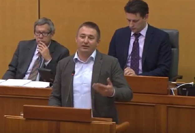 Mostov Kristić napao SDP i HNS: Oni žele stajati iza leđa kriminalaca; Maras: On je papak
