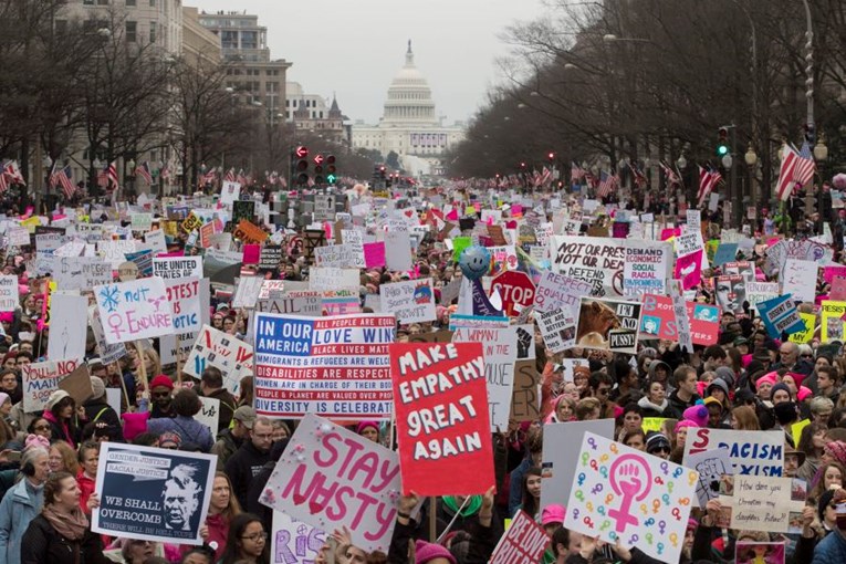 FOTO Pogledajte koliko je ljudi bilo na Trumpovoj inauguraciji, a koliko na prosvjedu protiv njega