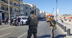 Vozač u Marseilleu zabio se u dva stajališta autobusa, jedna osoba poginula