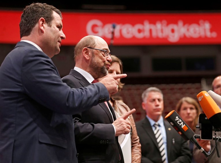 Schulz na kongresu SPD-a žestoko napao kancelarku Merkel