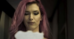 Prelijepa Kristina Šalinović u zločestom spotu benda Rezerve