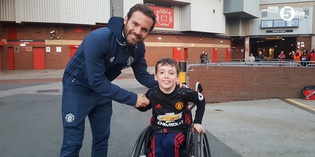 Mata je faca: Otac dječaka u kolicima otkrio što je as Uniteda napravio kada je došao pozdraviti ga