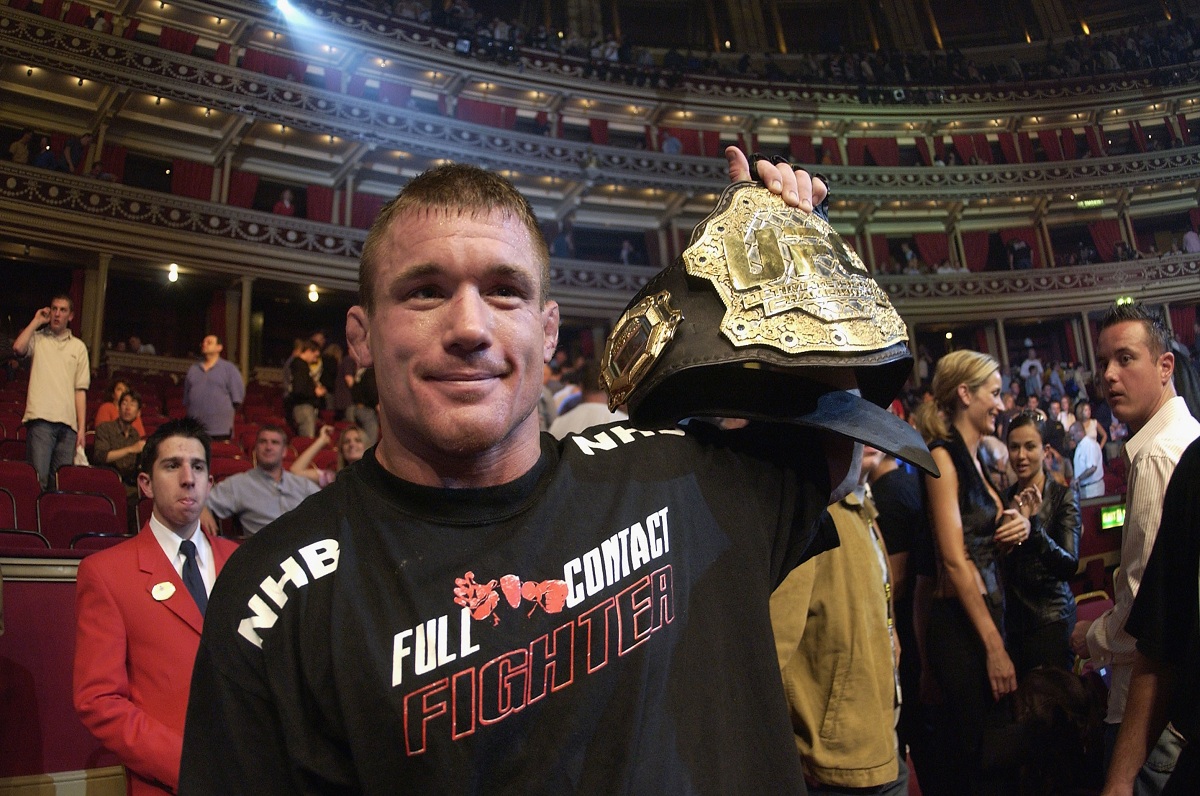 Nakon stravične nesreće, MMA legenda bori se za život