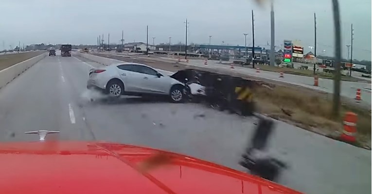 VIDEO Uhvaćeni kamerom: Razbijenu Mazdu pokupio kamion, a Subaru vozio po zidu