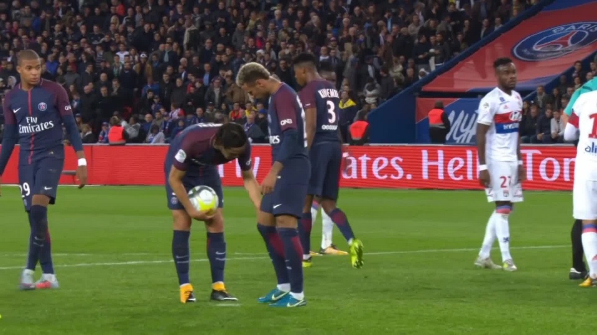 RAT ZVIJEZDA Egomanijaci iz PSG-a podijelili momčad u dva klana