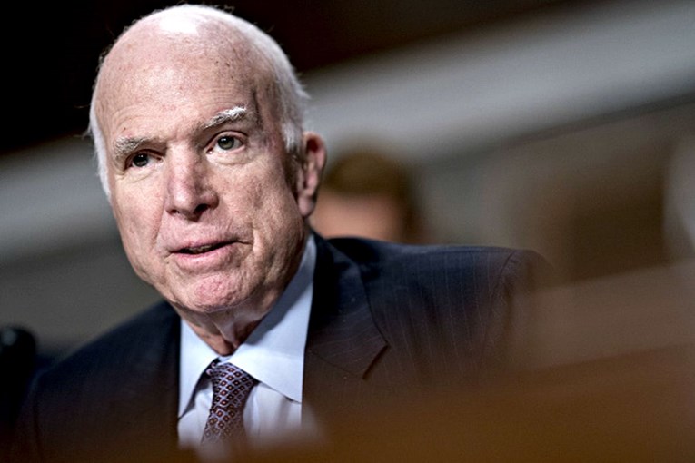 Bijela kuća u problemima zbog skandaloznog komentara o ratnom heroju McCainu