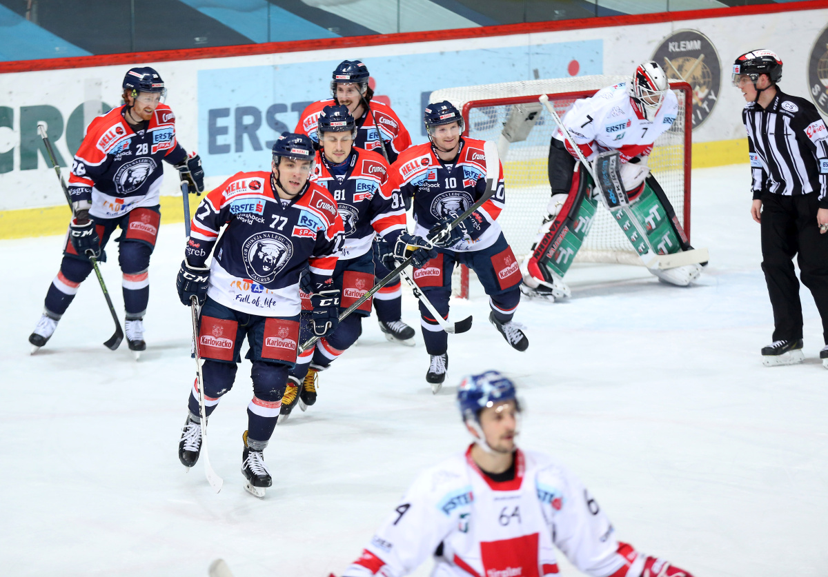 12 GOLOVA U LEDENOJ Medveščak potopio Innsbruck