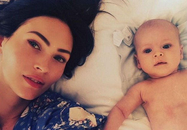 Megan Fox bez šminke objavila prvi selfie s trećim sinčićem