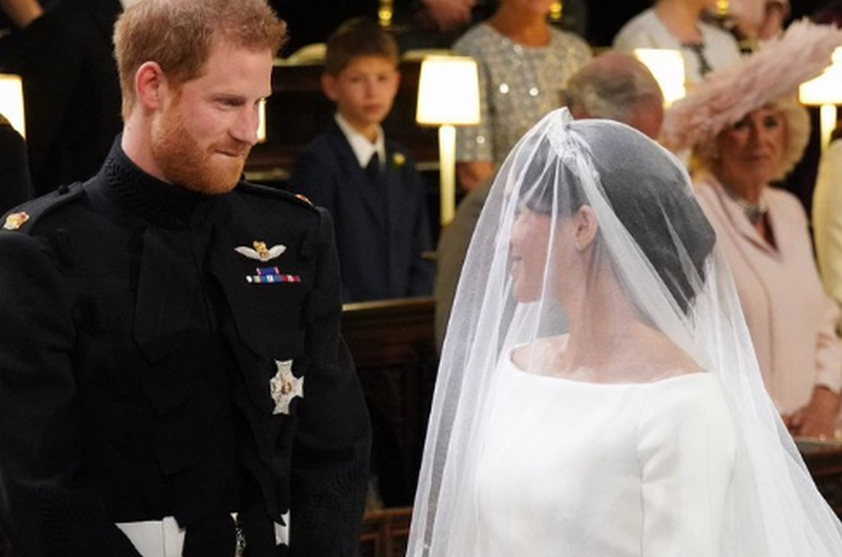 Mnogi su primijetili što je Harry učinio kad je Meghan prišla oltaru: "Ostat će trudna večeras"