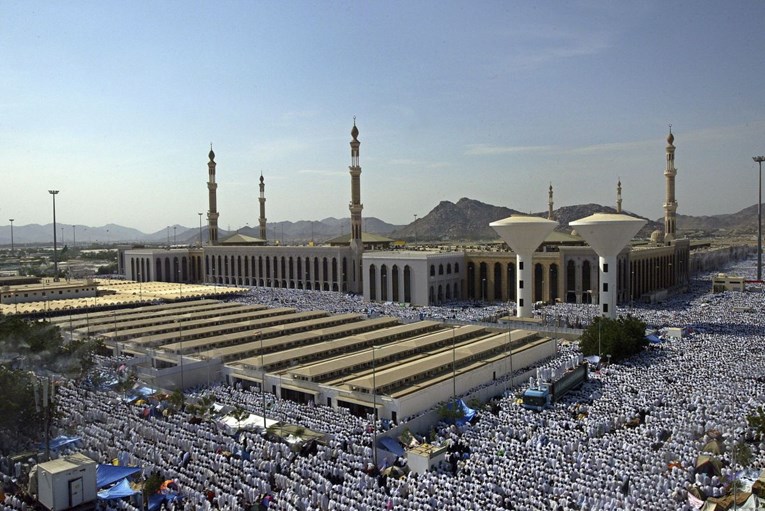 Teroristički napad tijekom ramazana u Meki, napadač pokušao ući u Veliku džamiju