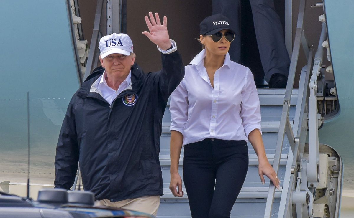 FOTO Nakon što su je napali zbog štikli u poplavi, Melania obula još gori par cipela