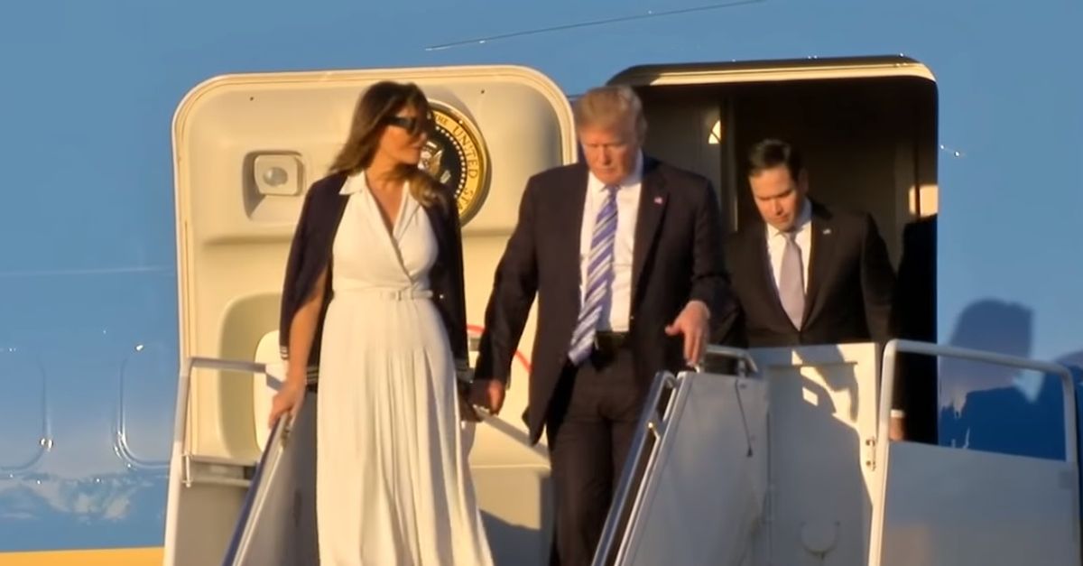 VIDEO Evo kako se Melania ponaša prema Trumpu nakon priča o aferi s Playboyevom zečicom