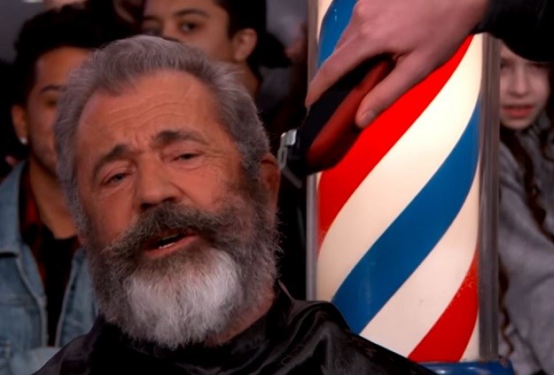VIDEO Mel Gibson dopustio da mu obriju bradu, ali urlao je od užasa