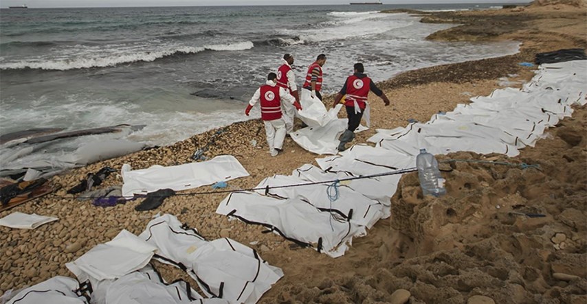 UZNEMIRUJUĆE Objavljene fotografije 74 tijela migranata koje je more izbacilo na obalu
