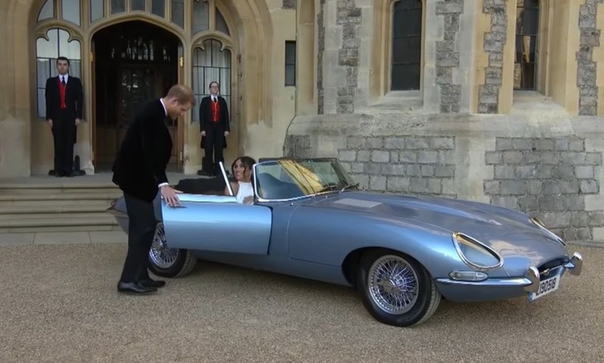 Dok je Harry ulazio u Jaguar, Meghan je učinila nešto zbog čega ljudi misle da je savršena žena