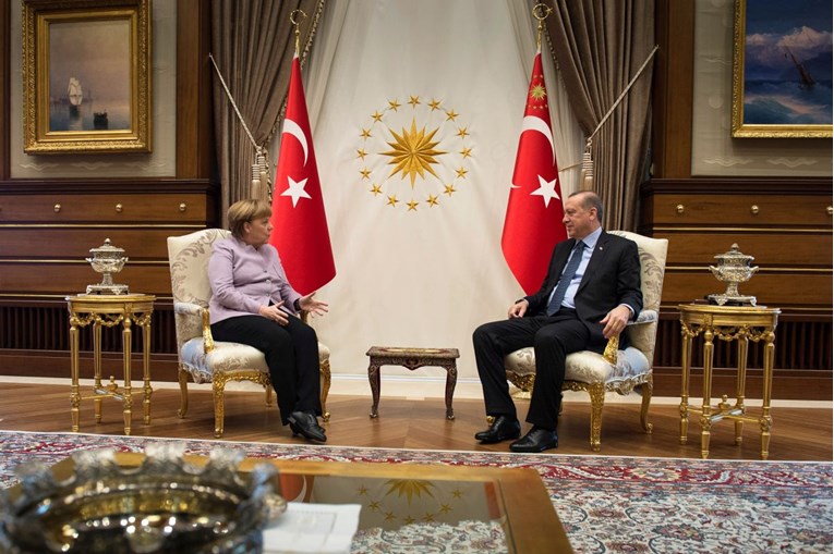 Na summitu NATO-a susrest će se Angela Merkel i Erdogan