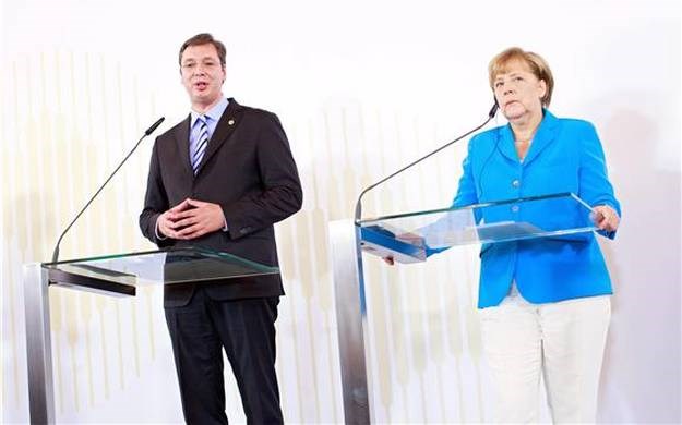 Vučić u Berlinu: Srbija očekuje da će Merkel zatražiti ustupke oko izbjeglica za bržu integraciju u EU