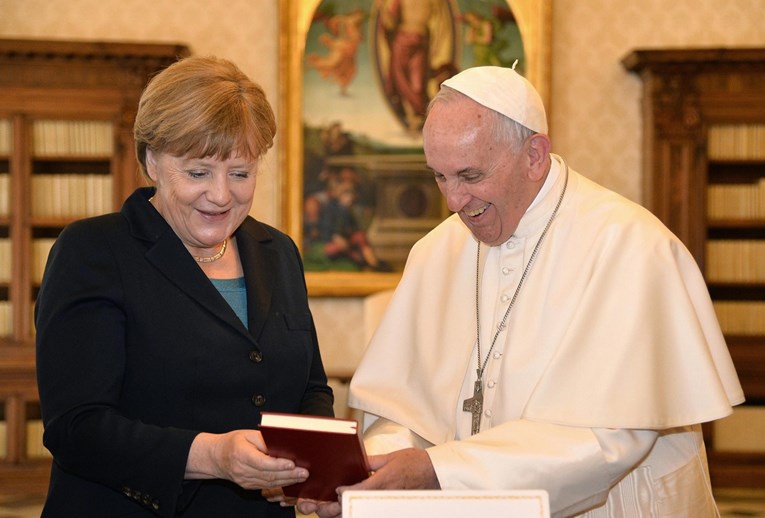 Papa i Angela Merkel razgovarali o terorizmu