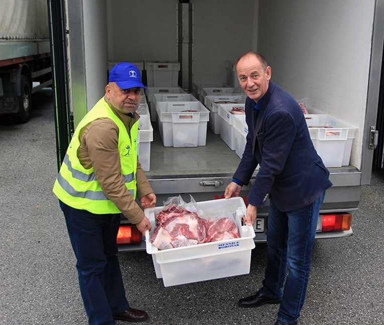 Muslimani Caritasu poklonili 600 kilograma mesa